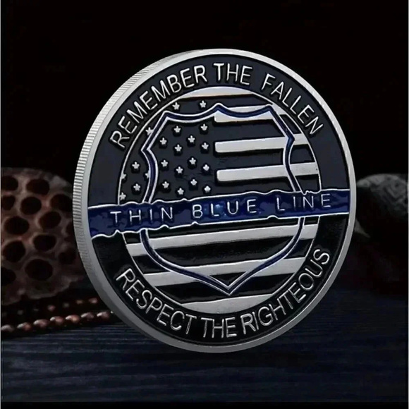 Police Tribute Challenge Coin Collectible - Picture 3 of 3